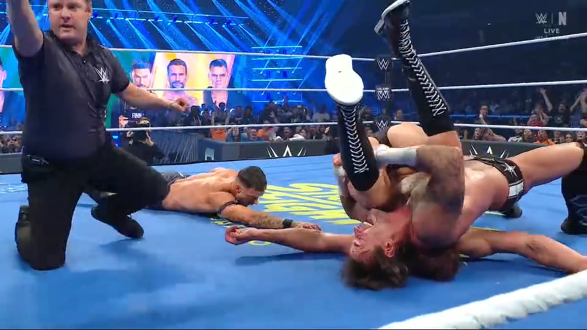 CM Punk qualifies for the Money in the Bank ladder match on SmackDown